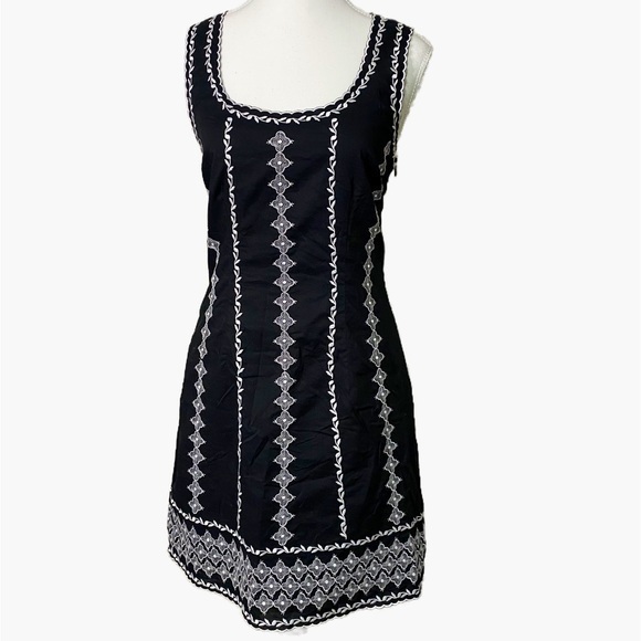 BCBGMaxAzria Dresses & Skirts - BCBG‎ MaxAzria Black White Embroidered Sundress NWT